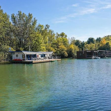 Ocarujuci Houseboat Na Dunaji ブラチスラヴァ エクステリア 写真