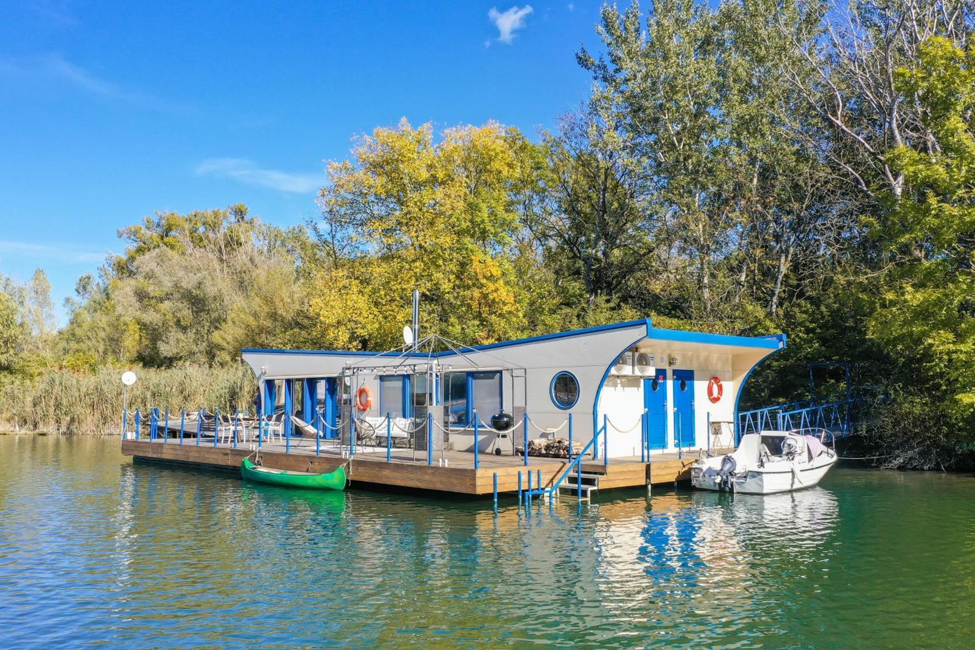 Ocarujuci Houseboat Na Dunaji ブラチスラヴァ エクステリア 写真