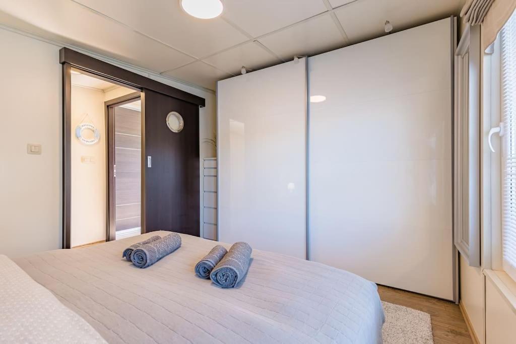 Ocarujuci Houseboat Na Dunaji ブラチスラヴァ エクステリア 写真