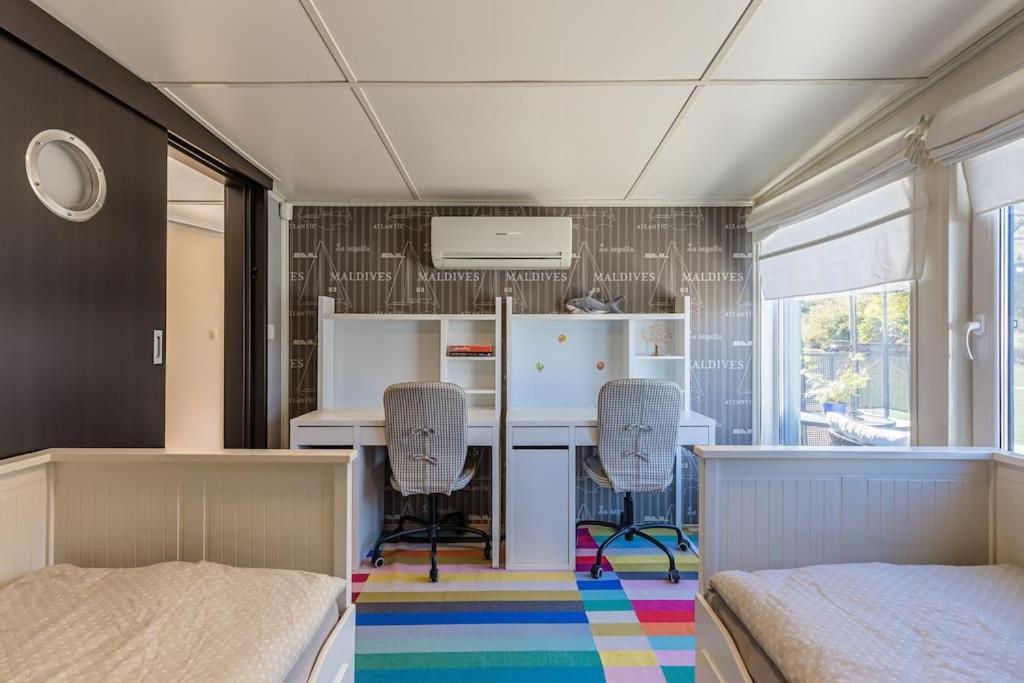 Ocarujuci Houseboat Na Dunaji ブラチスラヴァ エクステリア 写真