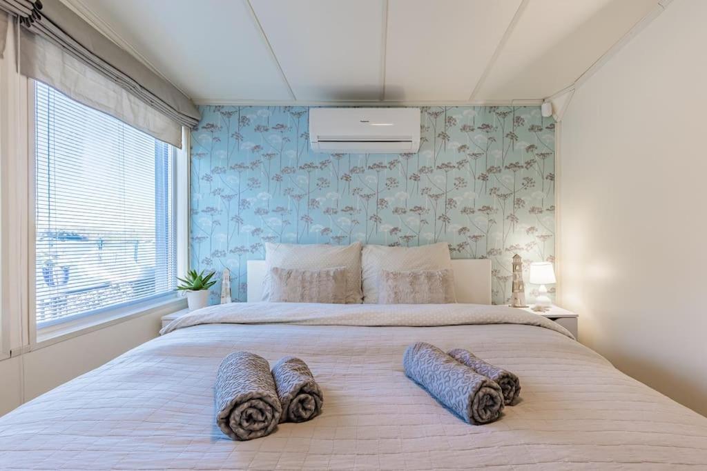 Ocarujuci Houseboat Na Dunaji ブラチスラヴァ エクステリア 写真