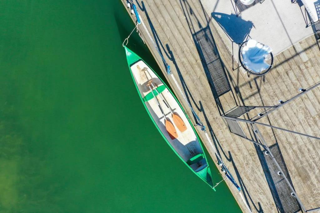 Ocarujuci Houseboat Na Dunaji ブラチスラヴァ エクステリア 写真