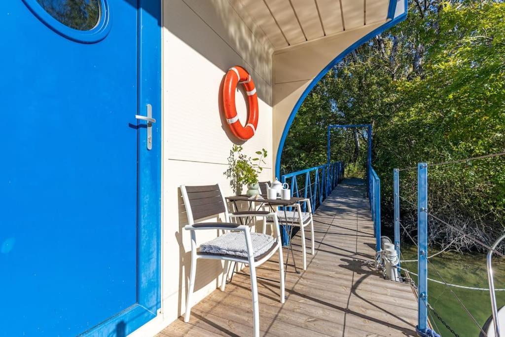 Ocarujuci Houseboat Na Dunaji ブラチスラヴァ エクステリア 写真