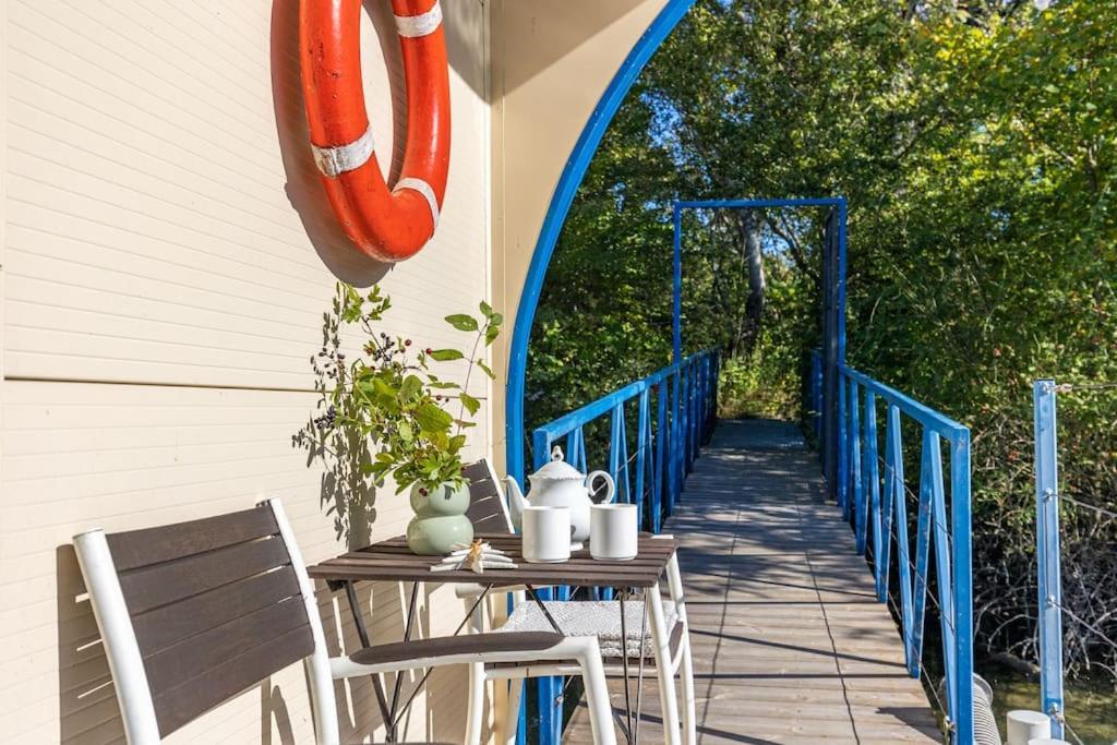 Ocarujuci Houseboat Na Dunaji ブラチスラヴァ エクステリア 写真